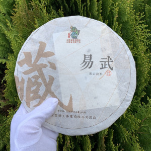 Шу пуэр Чайный король Иу 2017 год Cha Shu Wang 357 г